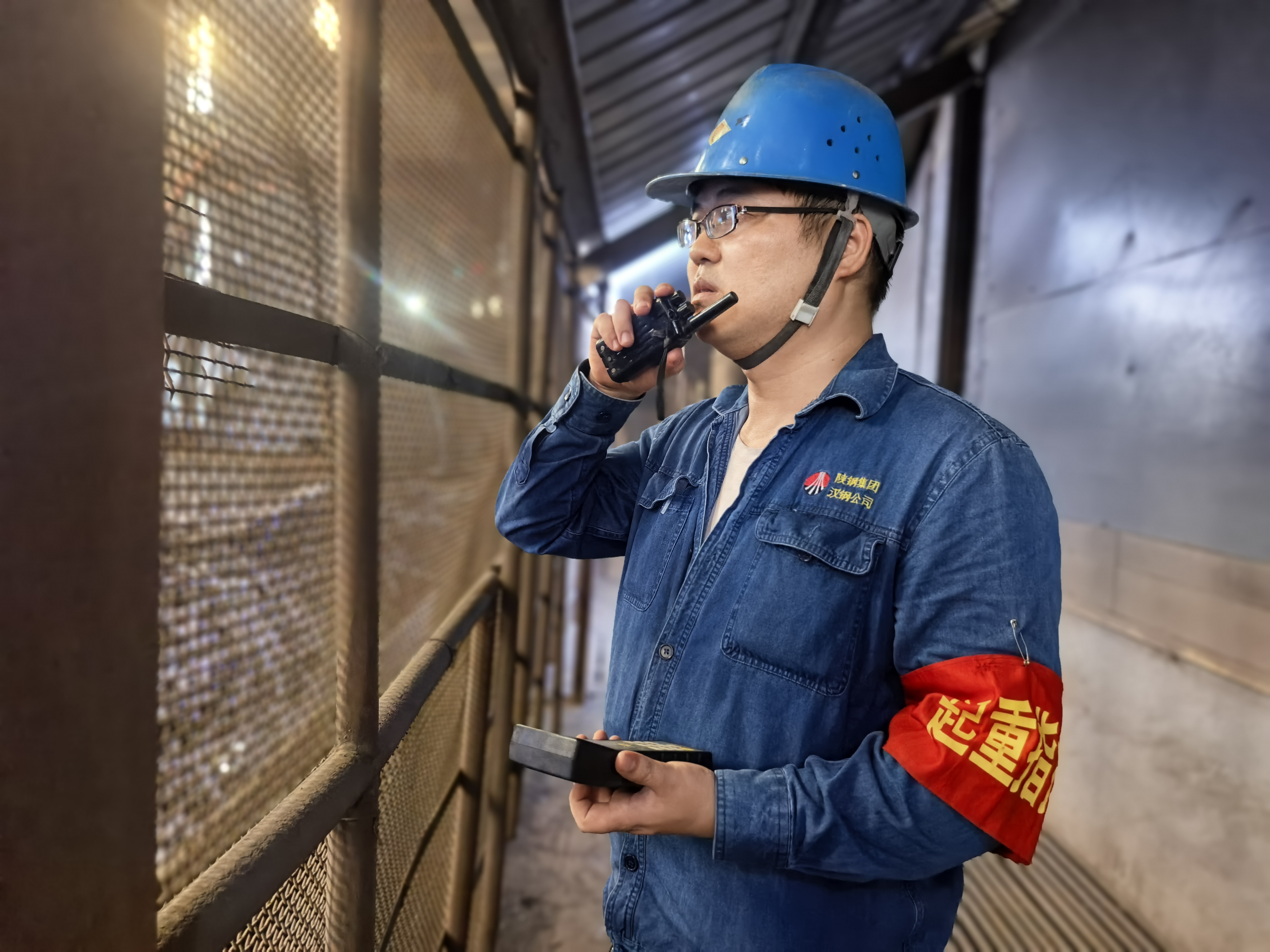 煉鋼熔爐旁的“配料尖兵”